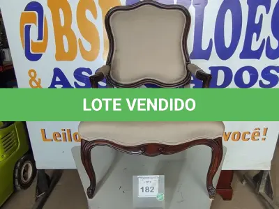 LOTE 182 - 01 POLTRONA. (NO ESTADO EM QUE SE ENCONTRA. SUJEITO A AVARIAS OCULTAS/VISÍVEIS.) BF8624S