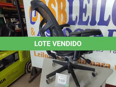 LOTE 189 - 01 CADEIRA DE ESCRITÓRIO NA COR PRETA. (NO ESTADO EM QUE SE ENCONTRA. SUJEITO A AVARIAS OCULTAS/VISÍVEIS.)