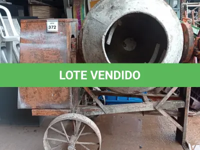 LOTE 372 - 01 BETONEIRA COM MOTOR TRIFÁSICO (NO ESTADO EM QUE SE ENCONTRA. SUJEITO A AVARIAS OCULTAS/VISÍVEIS.).BF8485Y