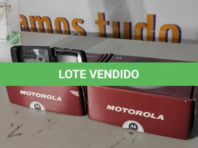 LOTE 230 - 02 MOTOROLAS RAZR V3 BLACK. (NO ESTADO EM QUE SE ENCONTRA. SUJEITO A AVARIAS OCULTAS/VISÍVEIS.) DS4NGWKG6C, DS4NGWKCCM