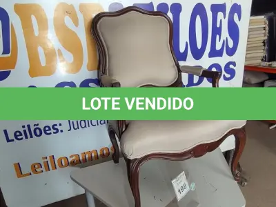 LOTE 198 - 01 POLTRONA. (NO ESTADO EM QUE SE ENCONTRA. SUJEITO A AVARIAS OCULTAS/VISÍVEIS.) AV9922C