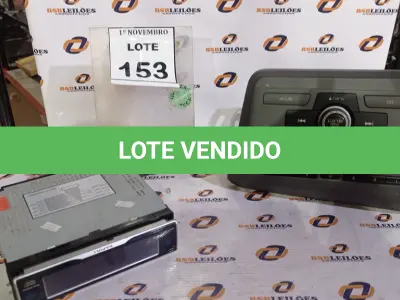 LOTE 153 - 02 APARELHOS DE SOM AUTOMOTIVOS. (NO ESTADO) ATENÇÃO! FAZER A VISITAÇÃO ANTES DE ARREMATAR, NÃO SABEMOS SE FUNCIONA, LEILÃO NÃO TEM GARANTIA E NEM DEVOLUÇÃO, SUJEITO A POSSÍVEIS AVARIAS VISÍVEIS/OCULTAS E/OU AUSÊNCIA DE COMPONENTES