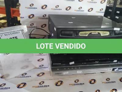 LOTE 413 - 01 APARELHO DE VÍDEO CASSETE, 01 APARELHO DE DVD E 02 APARELHOS BLU RAY MARCAS E MODELOS DIVERSOS. (NO ESTADO) ATENÇÃO! FAZER A VISITAÇÃO ANTES DE ARREMATAR, NÃO SABEMOS SE FUNCIONA, LEILÃO NÃO TEM GARANTIA E NEM DEVOLUÇÃO, SUJEITO A POSSÍVEIS AVARIAS VISÍVEIS/OCULTAS E/OU AUSÊNCIA DE COMPONENTES.