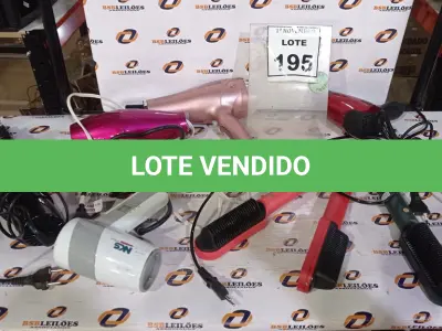 LOTE 195 - 01 ESCOVA DE CABELO ELÉTRICA, 03 CHAPINHAS DE CABELO E 04 SECADORES DE MARCAS E MODELOS DIVERSOS. (NO ESTADO) ATENÇÃO! FAZER A VISITAÇÃO ANTES DE ARREMATAR, NÃO SABEMOS SE FUNCIONA, LEILÃO NÃO TEM GARANTIA E NEM DEVOLUÇÃO, SUJEITO A POSSÍVEIS AVARIAS VISÍVEIS/OCULTAS E/OU AUSÊNCIA DE COMPONENTES.