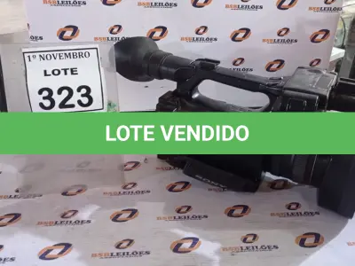 LOTE 323 - 01 FILMADORA MARCA SONY. (NO ESTADO) ATENÇÃO! FAZER A VISITAÇÃO ANTES DE ARREMATAR, NÃO SABEMOS SE FUNCIONA, LEILÃO NÃO TEM GARANTIA E NEM DEVOLUÇÃO, SUJEITO A POSSÍVEIS AVARIAS VISÍVEIS/OCULTAS E/OU AUSÊNCIA DE COMPONENTES.