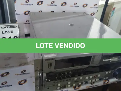 LOTE 316 - 01 GRAVADOR/REPRODUTOR DE VÍDEO DVCAM DSR-2000 MARCA SONY. (NO ESTADO) ATENÇÃO! FAZER A VISITAÇÃO ANTES DE ARREMATAR, NÃO SABEMOS SE FUNCIONA, LEILÃO NÃO TEM GARANTIA E NEM DEVOLUÇÃO, SUJEITO A POSSÍVEIS AVARIAS VISÍVEIS/OCULTAS E/OU AUSÊNCIA DE COMPONENTES.