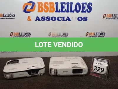 LOTE 329 - 02 PROJETORES MARCA EPSON PARA RETIRADA DE PEÇAS. (NO ESTADO) ATENÇÃO! FAZER A VISITAÇÃO ANTES DE ARREMATAR, NÃO SABEMOS SE FUNCIONA, LEILÃO NÃO TEM GARANTIA E NEM DEVOLUÇÃO, SUJEITO A POSSÍVEIS AVARIAS VISÍVEIS/OCULTAS E/OU AUSÊNCIA DE COMPONENTES.