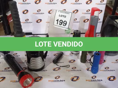 LOTE 199 - 01 LOTE COM VÁRIAS LANTERNAS DE MARCAS E MODELOS DIVERSOS. (NO ESTADO) ATENÇÃO! FAZER A VISITAÇÃO ANTES DE ARREMATAR, NÃO SABEMOS SE FUNCIONA, LEILÃO NÃO TEM GARANTIA E NEM DEVOLUÇÃO, SUJEITO A POSSÍVEIS AVARIAS VISÍVEIS/OCULTAS E/OU AUSÊNCIA DE COMPONENTES.