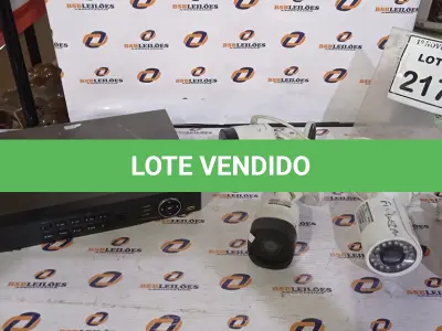 LOTE 217 - 01 DVR E 04 CÂMERAS DE MONITORAMENTO. (NO ESTADO) ATENÇÃO! FAZER A VISITAÇÃO ANTES DE ARREMATAR, NÃO SABEMOS SE FUNCIONA, LEILÃO NÃO TEM GARANTIA E NEM DEVOLUÇÃO, SUJEITO A POSSÍVEIS AVARIAS VISÍVEIS/OCULTAS E/OU AUSÊNCIA DE COMPONENTES.
