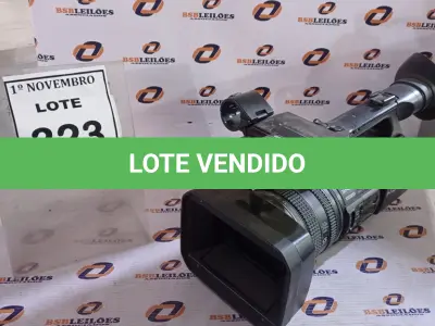 LOTE 323 - 01 FILMADORA MARCA SONY. (NO ESTADO) ATENÇÃO! FAZER A VISITAÇÃO ANTES DE ARREMATAR, NÃO SABEMOS SE FUNCIONA, LEILÃO NÃO TEM GARANTIA E NEM DEVOLUÇÃO, SUJEITO A POSSÍVEIS AVARIAS VISÍVEIS/OCULTAS E/OU AUSÊNCIA DE COMPONENTES.