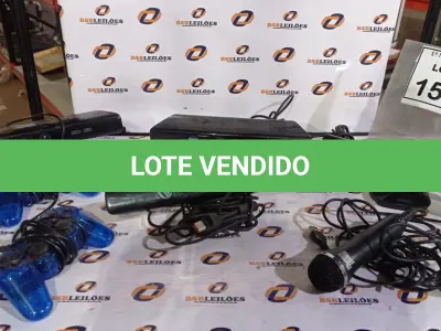 LOTE 150 - 04 KINECT DE XBOX, 01 MICROFONE E 02 JOYSTICKS. (NO ESTADO) ATENÇÃO! FAZER A VISITAÇÃO ANTES DE ARREMATAR, NÃO SABEMOS SE FUNCIONA, LEILÃO NÃO TEM GARANTIA E NEM DEVOLUÇÃO, SUJEITO A POSSÍVEIS AVARIAS VISÍVEIS/OCULTAS E/OU AUSÊNCIA DE COMPONENTES.
