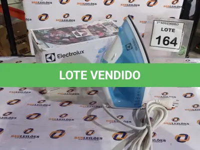 LOTE 164 - 01 FERRO A VAPOR P/ PASSAR ROUPAS ELECTROLUX COR BRANCA C/AZUL (NOVO). (NO ESTADO) ATENÇÃO! FAZER A VISITAÇÃO ANTES DE ARREMATAR, NÃO SABEMOS SE FUNCIONA, LEILÃO NÃO TEM GARANTIA E NEM DEVOLUÇÃO, SUJEITO A POSSÍVEIS AVARIAS VISÍVEIS/OCULTAS E/OU AUSÊNCIA DE COMPONENTES.