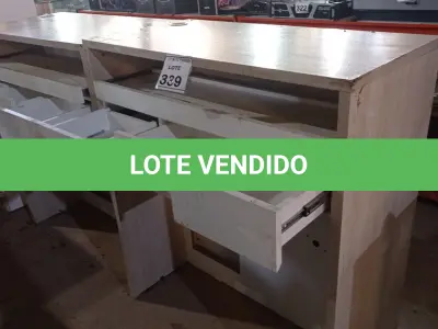 LOTE 339 - 02 BALCÕES DE MADEIRA COM 03 GAVETAS E 01 PRATELEIRA. (NO ESTADO) ATENÇÃO! FAZER A VISITAÇÃO ANTES DE ARREMATAR, NÃO SABEMOS SE FUNCIONA, LEILÃO NÃO TEM GARANTIA E NEM DEVOLUÇÃO, SUJEITO A POSSÍVEIS AVARIAS VISÍVEIS/OCULTAS E/OU AUSÊNCIA DE COMPONENTES.
