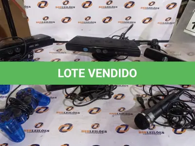 LOTE 150 - 04 KINECT DE XBOX, 01 MICROFONE E 02 JOYSTICKS. (NO ESTADO) ATENÇÃO! FAZER A VISITAÇÃO ANTES DE ARREMATAR, NÃO SABEMOS SE FUNCIONA, LEILÃO NÃO TEM GARANTIA E NEM DEVOLUÇÃO, SUJEITO A POSSÍVEIS AVARIAS VISÍVEIS/OCULTAS E/OU AUSÊNCIA DE COMPONENTES.