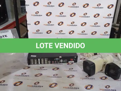 LOTE 220 - 01 DVR E 04 CÂMERAS DE MONITORAMENTO. (NO ESTADO) ATENÇÃO! FAZER A VISITAÇÃO ANTES DE ARREMATAR, NÃO SABEMOS SE FUNCIONA, LEILÃO NÃO TEM GARANTIA E NEM DEVOLUÇÃO, SUJEITO A POSSÍVEIS AVARIAS VISÍVEIS/OCULTAS E/OU AUSÊNCIA DE COMPONENTES.