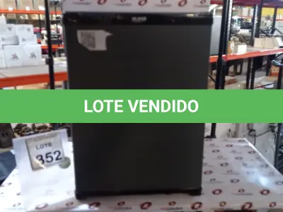 LOTE 352 - 01 FRIGOBAR MARCA ELBER. (NO ESTADO) ATENÇÃO! FAZER A VISITAÇÃO ANTES DE ARREMATAR, NÃO SABEMOS SE FUNCIONA, LEILÃO NÃO TEM GARANTIA E NEM DEVOLUÇÃO, SUJEITO A POSSÍVEIS AVARIAS VISÍVEIS/OCULTAS E/OU AUSÊNCIA DE COMPONENTES.