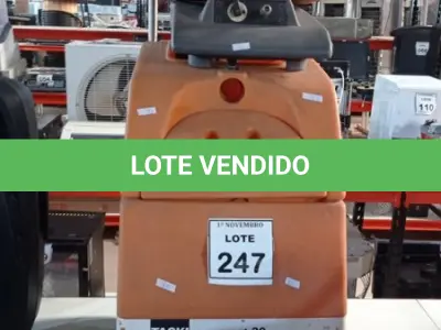 LOTE 247 - 01 MÁQUINA DE LIMPEZA DE CARPETES TASKI AQUAMAT 20. (NO ESTADO) ATENÇÃO! FAZER A VISITAÇÃO ANTES DE ARREMATAR, NÃO SABEMOS SE FUNCIONA, LEILÃO NÃO TEM GARANTIA E NEM DEVOLUÇÃO, SUJEITO A POSSÍVEIS AVARIAS VISÍVEIS/OCULTAS E/OU AUSÊNCIA DE COMPONENTES.