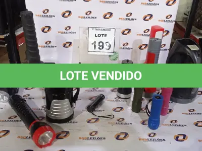 LOTE 199 - 01 LOTE COM VÁRIAS LANTERNAS DE MARCAS E MODELOS DIVERSOS. (NO ESTADO) ATENÇÃO! FAZER A VISITAÇÃO ANTES DE ARREMATAR, NÃO SABEMOS SE FUNCIONA, LEILÃO NÃO TEM GARANTIA E NEM DEVOLUÇÃO, SUJEITO A POSSÍVEIS AVARIAS VISÍVEIS/OCULTAS E/OU AUSÊNCIA DE COMPONENTES.