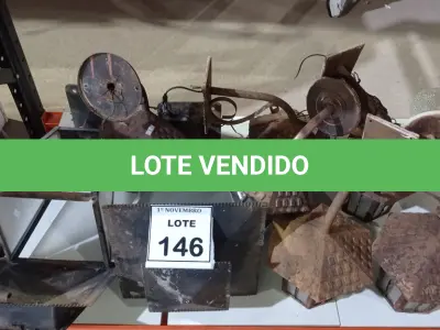 LOTE 146 - 09 LUMINÁRIAS DE JARDIM. (NO ESTADO) ATENÇÃO! FAZER A VISITAÇÃO ANTES DE ARREMATAR, NÃO SABEMOS SE FUNCIONA, LEILÃO NÃO TEM GARANTIA E NEM DEVOLUÇÃO, SUJEITO A POSSÍVEIS AVARIAS VISÍVEIS/OCULTAS E/OU AUSÊNCIA DE COMPONENTES.