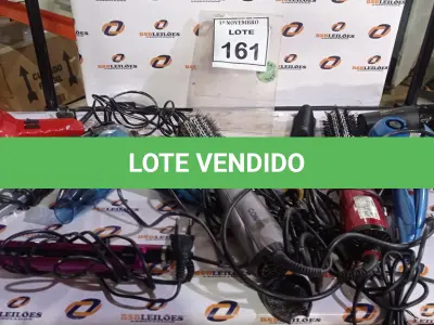 LOTE 161 - 01 LOTE COM VÁRIOS SECADORES DE CABELO, ESCOVAS DE CABELO ELÉTRICAS E CHAPINHAS MARCAS E MODELOS DIVERSOS. (NO ESTADO) ATENÇÃO! FAZER A VISITAÇÃO ANTES DE ARREMATAR, NÃO SABEMOS SE FUNCIONA, LEILÃO NÃO TEM GARANTIA E NEM DEVOLUÇÃO, SUJEITO A POSSÍVEIS AVARIAS VISÍVEIS/OCULTAS E/OU AUSÊNCIA DE COMPONENTES.