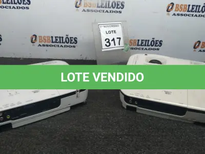 LOTE 317 - 02 PROJETORES MARCA EPSON. (NO ESTADO) ATENÇÃO! FAZER A VISITAÇÃO ANTES DE ARREMATAR, NÃO SABEMOS SE FUNCIONA, LEILÃO NÃO TEM GARANTIA E NEM DEVOLUÇÃO, SUJEITO A POSSÍVEIS AVARIAS VISÍVEIS/OCULTAS E/OU AUSÊNCIA DE COMPONENTES.