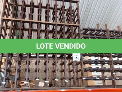 LOTE 348 - 01 ADEGA DE VINHOS EM MADEIRA. (NO ESTADO) ATENÇÃO! FAZER A VISITAÇÃO ANTES DE ARREMATAR, NÃO SABEMOS SE FUNCIONA, LEILÃO NÃO TEM GARANTIA E NEM DEVOLUÇÃO, SUJEITO A POSSÍVEIS AVARIAS VISÍVEIS/OCULTAS E/OU AUSÊNCIA DE COMPONENTES.