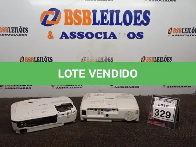 LOTE 329 - 02 PROJETORES MARCA EPSON PARA RETIRADA DE PEÇAS. (NO ESTADO) ATENÇÃO! FAZER A VISITAÇÃO ANTES DE ARREMATAR, NÃO SABEMOS SE FUNCIONA, LEILÃO NÃO TEM GARANTIA E NEM DEVOLUÇÃO, SUJEITO A POSSÍVEIS AVARIAS VISÍVEIS/OCULTAS E/OU AUSÊNCIA DE COMPONENTES.