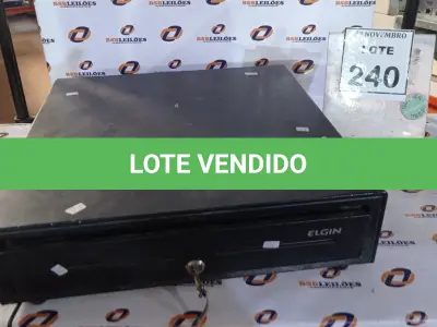 LOTE 240 - 01 GAVETA DE DINHEIRO. (NO ESTADO) ATENÇÃO! FAZER A VISITAÇÃO ANTES DE ARREMATAR, NÃO SABEMOS SE FUNCIONA, LEILÃO NÃO TEM GARANTIA E NEM DEVOLUÇÃO, SUJEITO A POSSÍVEIS AVARIAS VISÍVEIS/OCULTAS E/OU AUSÊNCIA DE COMPONENTES.