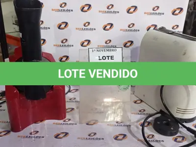 LOTE 188 - 01 CAFETEIRA MARCA NESPRESSO E 01 SORVETEIRA ELÉTRICA. (NO ESTADO) ATENÇÃO! FAZER A VISITAÇÃO ANTES DE ARREMATAR, NÃO SABEMOS SE FUNCIONA, LEILÃO NÃO TEM GARANTIA E NEM DEVOLUÇÃO, SUJEITO A POSSÍVEIS AVARIAS VISÍVEIS/OCULTAS E/OU AUSÊNCIA DE COMPONENTES.