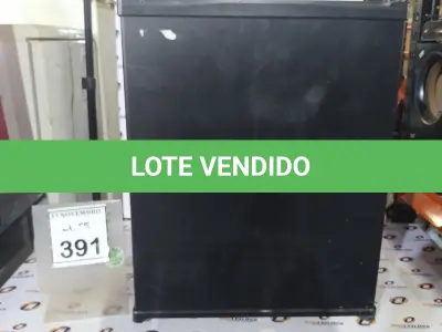 LOTE 391 - 01 FRIGOBAR. (NO ESTADO) ATENÇÃO! FAZER A VISITAÇÃO ANTES DE ARREMATAR, NÃO SABEMOS SE FUNCIONA, LEILÃO NÃO TEM GARANTIA E NEM DEVOLUÇÃO, SUJEITO A POSSÍVEIS AVARIAS VISÍVEIS/OCULTAS E/OU AUSÊNCIA DE COMPONENTES.