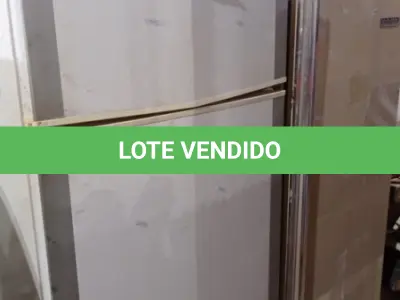 LOTE 364 - 01 FREEZER VERTICAL 220V E 01 GELADEIRA 220V MARCA BRASTEMP. (NO ESTADO) ATENÇÃO! FAZER A VISITAÇÃO ANTES DE ARREMATAR, NÃO SABEMOS SE FUNCIONA, LEILÃO NÃO TEM GARANTIA E NEM DEVOLUÇÃO, SUJEITO A POSSÍVEIS AVARIAS VISÍVEIS/OCULTAS E/OU AUSÊNCIA DE COMPONENTES.