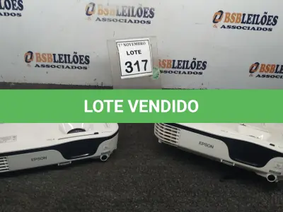 LOTE 317 - 02 PROJETORES MARCA EPSON. (NO ESTADO) ATENÇÃO! FAZER A VISITAÇÃO ANTES DE ARREMATAR, NÃO SABEMOS SE FUNCIONA, LEILÃO NÃO TEM GARANTIA E NEM DEVOLUÇÃO, SUJEITO A POSSÍVEIS AVARIAS VISÍVEIS/OCULTAS E/OU AUSÊNCIA DE COMPONENTES.