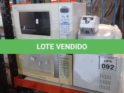 LOTE 092 - 02 DISPENSES DE PAPEL, 01 DISPENSER DE ÁLCOOL EM GEL E 03 MICRO-ONDAS DE MARCAS E MODELOS DIVERSOS. (NO ESTADO) ATENÇÃO! FAZER A VISITAÇÃO ANTES DE ARREMATAR, NÃO SABEMOS SE FUNCIONA, LEILÃO NÃO TEM GARANTIA E NEM DEVOLUÇÃO, SUJEITO A POSSÍVEIS AVARIAS VISÍVEIS/OCULTAS E/OU AUSÊNCIA DE COMPONENTES.