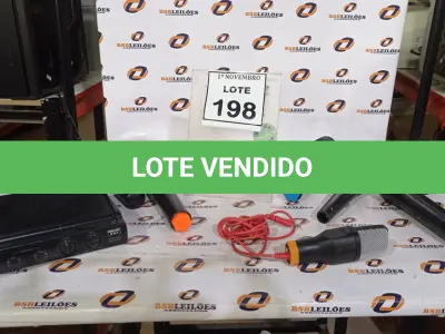 LOTE 198 - 01 RECEPTOR DE MICROFONE E 06 MICROFONES DE MARCAS E MODELOS DIVERSOS. (NO ESTADO) ATENÇÃO! FAZER A VISITAÇÃO ANTES DE ARREMATAR, NÃO SABEMOS SE FUNCIONA, LEILÃO NÃO TEM GARANTIA E NEM DEVOLUÇÃO, SUJEITO A POSSÍVEIS AVARIAS VISÍVEIS/OCULTAS E/OU AUSÊNCIA DE COMPONENTES.