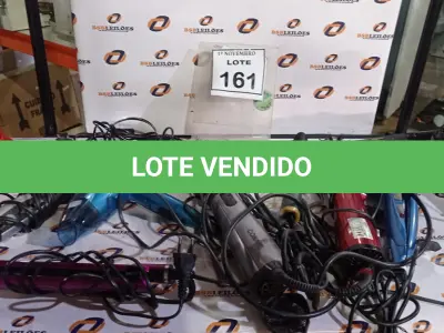 LOTE 161 - 01 LOTE COM VÁRIOS SECADORES DE CABELO, ESCOVAS DE CABELO ELÉTRICAS E CHAPINHAS MARCAS E MODELOS DIVERSOS. (NO ESTADO) ATENÇÃO! FAZER A VISITAÇÃO ANTES DE ARREMATAR, NÃO SABEMOS SE FUNCIONA, LEILÃO NÃO TEM GARANTIA E NEM DEVOLUÇÃO, SUJEITO A POSSÍVEIS AVARIAS VISÍVEIS/OCULTAS E/OU AUSÊNCIA DE COMPONENTES.