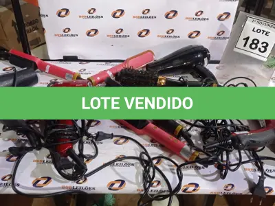 LOTE 183 - 01 ESCOVA ELÉTRICA, 04 SECADORES DE CABELO E 04 CHAPINHAS DE CABELO DE MARCAS E MODELOS DIVERSOS. (NO ESTADO) ATENÇÃO! FAZER A VISITAÇÃO ANTES DE ARREMATAR, NÃO SABEMOS SE FUNCIONA, LEILÃO NÃO TEM GARANTIA E NEM DEVOLUÇÃO, SUJEITO A POSSÍVEIS AVARIAS VISÍVEIS/OCULTAS E/OU AUSÊNCIA DE COMPONENTES.