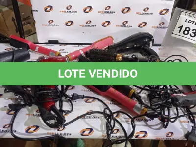 LOTE 183 - 01 ESCOVA ELÉTRICA, 04 SECADORES DE CABELO E 04 CHAPINHAS DE CABELO DE MARCAS E MODELOS DIVERSOS. (NO ESTADO) ATENÇÃO! FAZER A VISITAÇÃO ANTES DE ARREMATAR, NÃO SABEMOS SE FUNCIONA, LEILÃO NÃO TEM GARANTIA E NEM DEVOLUÇÃO, SUJEITO A POSSÍVEIS AVARIAS VISÍVEIS/OCULTAS E/OU AUSÊNCIA DE COMPONENTES.