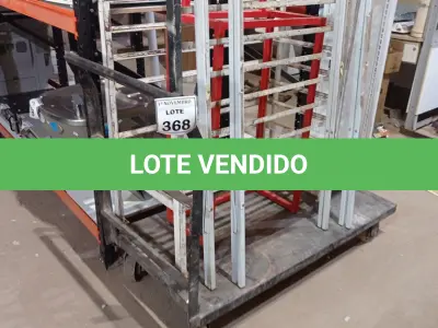 LOTE 368 - 01 CARRINHO DE CARGAS E VÁRIOS EXPOSITORES INCOMPLETOS. (NO ESTADO) ATENÇÃO! FAZER A VISITAÇÃO ANTES DE ARREMATAR, NÃO SABEMOS SE FUNCIONA, LEILÃO NÃO TEM GARANTIA E NEM DEVOLUÇÃO, SUJEITO A POSSÍVEIS AVARIAS VISÍVEIS/OCULTAS E/OU AUSÊNCIA DE COMPONENTES.