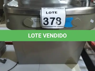 LOTE 378 - 01 BEBEDOURO DE PAREDE. (NO ESTADO) ATENÇÃO! FAZER A VISITAÇÃO ANTES DE ARREMATAR, NÃO SABEMOS SE FUNCIONA, LEILÃO NÃO TEM GARANTIA E NEM DEVOLUÇÃO, SUJEITO A POSSÍVEIS AVARIAS VISÍVEIS/OCULTAS E/OU AUSÊNCIA DE COMPONENTES.