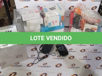 LOTE 209 - 01 LOTE COM VÁRIOS MOUSES, CARREGADORES DE CELULAR E FONES DE OUVIDO. (NO ESTADO) ATENÇÃO! FAZER A VISITAÇÃO ANTES DE ARREMATAR, NÃO SABEMOS SE FUNCIONA, LEILÃO NÃO TEM GARANTIA E NEM DEVOLUÇÃO, SUJEITO A POSSÍVEIS AVARIAS VISÍVEIS/OCULTAS E/OU AUSÊNCIA DE COMPONENTES.