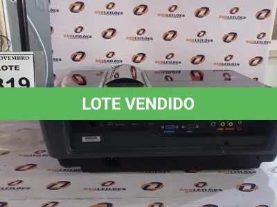 LOTE 319 - 01 PROJETOR MARCA BENQ. (NO ESTADO) ATENÇÃO! FAZER A VISITAÇÃO ANTES DE ARREMATAR, NÃO SABEMOS SE FUNCIONA, LEILÃO NÃO TEM GARANTIA E NEM DEVOLUÇÃO, SUJEITO A POSSÍVEIS AVARIAS VISÍVEIS/OCULTAS E/OU AUSÊNCIA DE COMPONENTES.