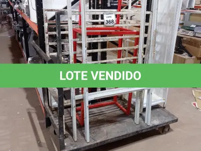 LOTE 368 - 01 CARRINHO DE CARGAS E VÁRIOS EXPOSITORES INCOMPLETOS. (NO ESTADO) ATENÇÃO! FAZER A VISITAÇÃO ANTES DE ARREMATAR, NÃO SABEMOS SE FUNCIONA, LEILÃO NÃO TEM GARANTIA E NEM DEVOLUÇÃO, SUJEITO A POSSÍVEIS AVARIAS VISÍVEIS/OCULTAS E/OU AUSÊNCIA DE COMPONENTES.