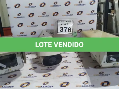 LOTE 376 - 02 CÂMERAS DE MONITORAMENTO MARCA AXIS E 01 CÂMERA MARCA AVIGILON. (NO ESTADO) ATENÇÃO! FAZER A VISITAÇÃO ANTES DE ARREMATAR, NÃO SABEMOS SE FUNCIONA, LEILÃO NÃO TEM GARANTIA E NEM DEVOLUÇÃO, SUJEITO A POSSÍVEIS AVARIAS VISÍVEIS/OCULTAS E/OU AUSÊNCIA DE COMPONENTES.