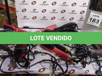 LOTE 183 - 01 ESCOVA ELÉTRICA, 04 SECADORES DE CABELO E 04 CHAPINHAS DE CABELO DE MARCAS E MODELOS DIVERSOS. (NO ESTADO) ATENÇÃO! FAZER A VISITAÇÃO ANTES DE ARREMATAR, NÃO SABEMOS SE FUNCIONA, LEILÃO NÃO TEM GARANTIA E NEM DEVOLUÇÃO, SUJEITO A POSSÍVEIS AVARIAS VISÍVEIS/OCULTAS E/OU AUSÊNCIA DE COMPONENTES.