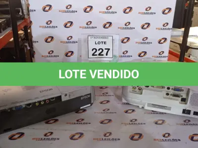 LOTE 227 - 02 PROJETORES MARCAS EPSON E NEC. (NO ESTADO) ATENÇÃO! FAZER A VISITAÇÃO ANTES DE ARREMATAR, NÃO SABEMOS SE FUNCIONA, LEILÃO NÃO TEM GARANTIA E NEM DEVOLUÇÃO, SUJEITO A POSSÍVEIS AVARIAS VISÍVEIS/OCULTAS E/OU AUSÊNCIA DE COMPONENTES.