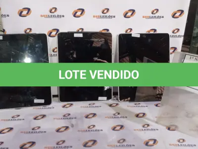 LOTE 178 - 03 IPADS. (NO ESTADO) ATENÇÃO! FAZER A VISITAÇÃO ANTES DE ARREMATAR, NÃO SABEMOS SE FUNCIONA, LEILÃO NÃO TEM GARANTIA E NEM DEVOLUÇÃO, SUJEITO A POSSÍVEIS AVARIAS VISÍVEIS/OCULTAS E/OU AUSÊNCIA DE COMPONENTES.