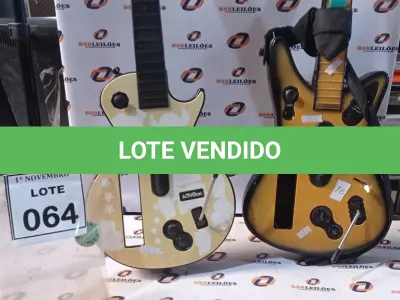 LOTE 064 - 02 GUITARRAS PARA PLAYSTATION. (NO ESTADO) ATENÇÃO! FAZER A VISITAÇÃO ANTES DE ARREMATAR, NÃO SABEMOS SE FUNCIONA, LEILÃO NÃO TEM GARANTIA E NEM DEVOLUÇÃO, SUJEITO A POSSÍVEIS AVARIAS VISÍVEIS/OCULTAS E/OU AUSÊNCIA DE COMPONENTES.