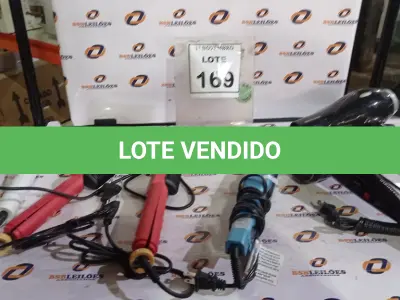 LOTE 169 - 03 ESCOVAS DE CABELO, 02 CHAPINHAS E 01 SECADOR DE CABELO MARCAS E MODELOS DIVERSOS. (NO ESTADO) ATENÇÃO! FAZER A VISITAÇÃO ANTES DE ARREMATAR, NÃO SABEMOS SE FUNCIONA, LEILÃO NÃO TEM GARANTIA E NEM DEVOLUÇÃO, SUJEITO A POSSÍVEIS AVARIAS VISÍVEIS/OCULTAS E/OU AUSÊNCIA DE COMPONENTES.