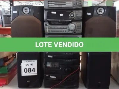LOTE 084 - 02 APARELHOS DE SOM COM 02 CAIXAS MARCA JVC. (NO ESTADO) ATENÇÃO! FAZER A VISITAÇÃO ANTES DE ARREMATAR, NÃO SABEMOS SE FUNCIONA, LEILÃO NÃO TEM GARANTIA E NEM DEVOLUÇÃO, SUJEITO A POSSÍVEIS AVARIAS VISÍVEIS/OCULTAS E/OU AUSÊNCIA DE COMPONENTES.