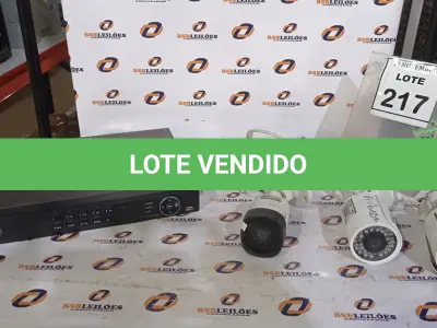 LOTE 217 - 01 DVR E 04 CÂMERAS DE MONITORAMENTO. (NO ESTADO) ATENÇÃO! FAZER A VISITAÇÃO ANTES DE ARREMATAR, NÃO SABEMOS SE FUNCIONA, LEILÃO NÃO TEM GARANTIA E NEM DEVOLUÇÃO, SUJEITO A POSSÍVEIS AVARIAS VISÍVEIS/OCULTAS E/OU AUSÊNCIA DE COMPONENTES.